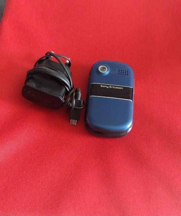 Telefon cu clapeta cu încărcător original