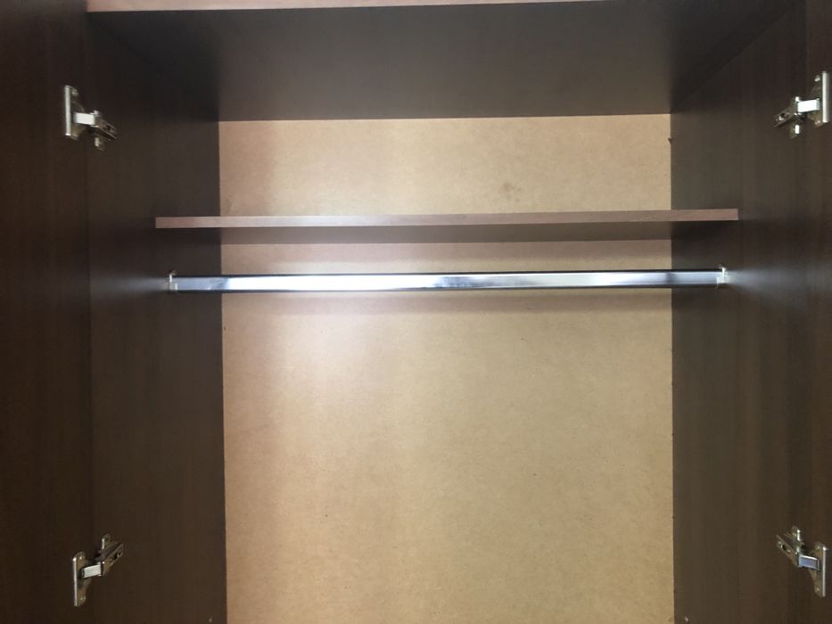 Продам вместительный 4-х створчатый шкаф для одежды