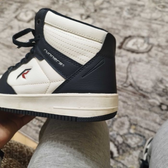 Нови обувки runners