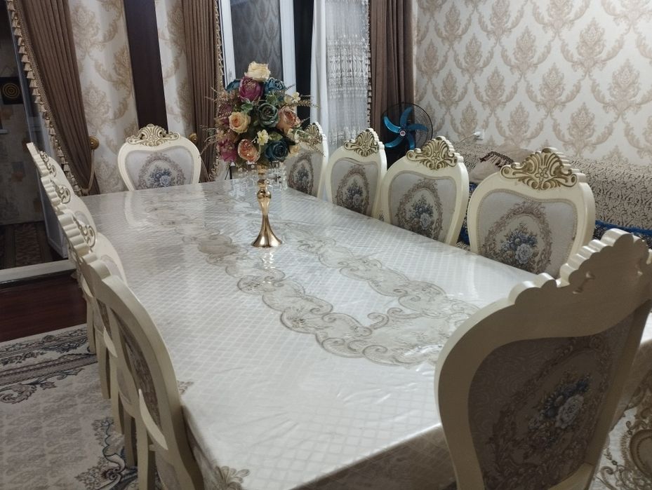 Стол стулья для гостинной