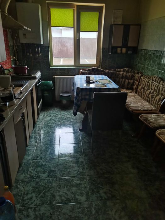 Vand apartament cu 2 camere in loc. Deta