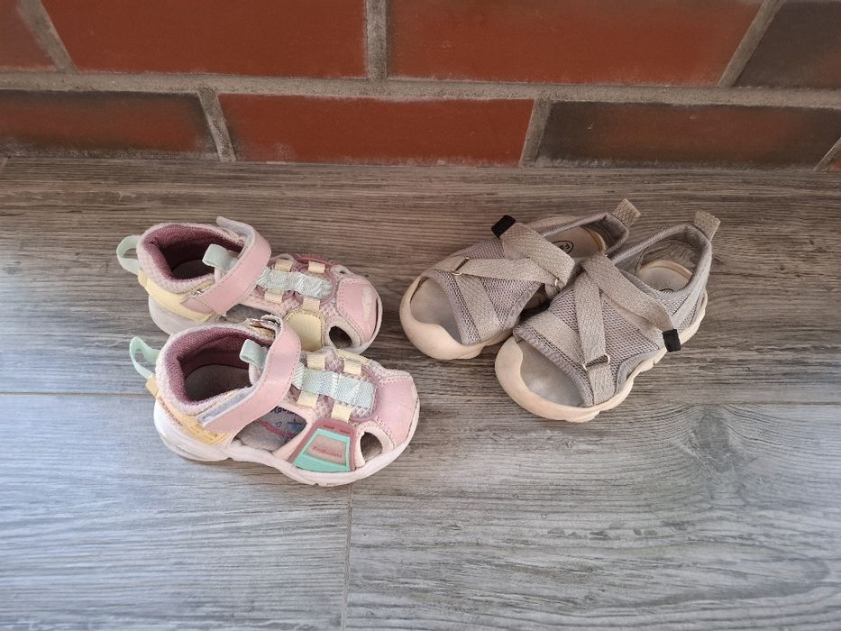 Продам 4 пары обуви для девочки