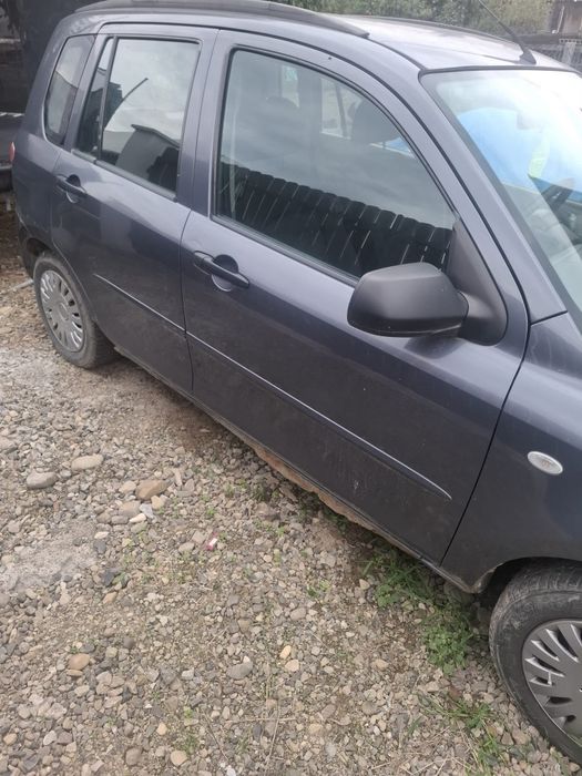 Vând Mazda 2 2004