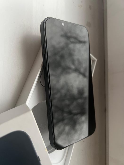 iPhone 13 128GB — хорошее состояние