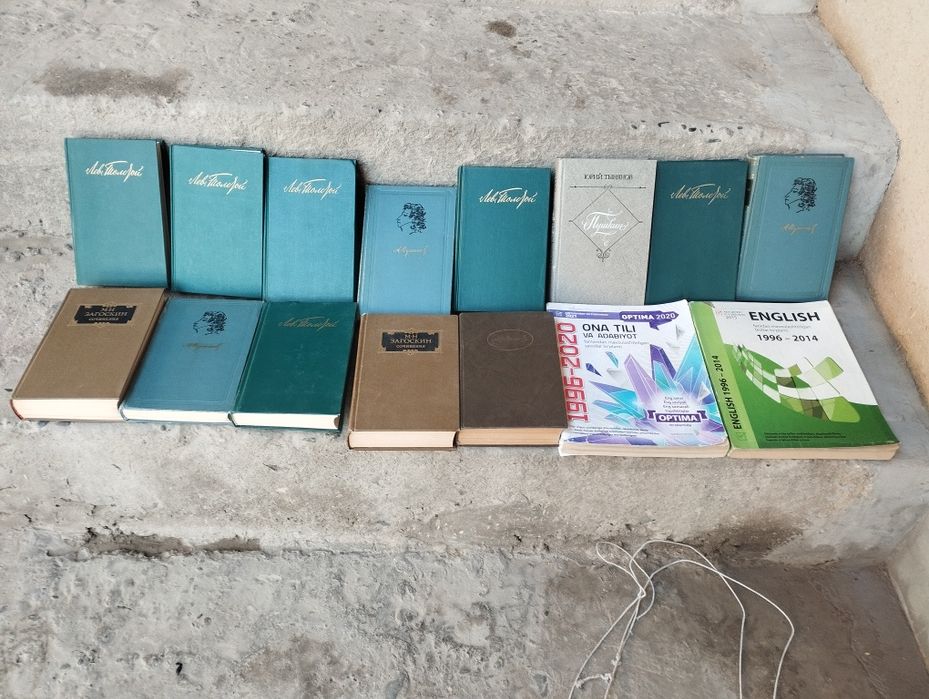 Китоблар сотилади холати зур хаммаси 150000сум.  оладиган тел килинг.