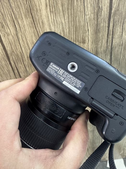 Canon eos 2000D . 18-55 is kafolat 1oy