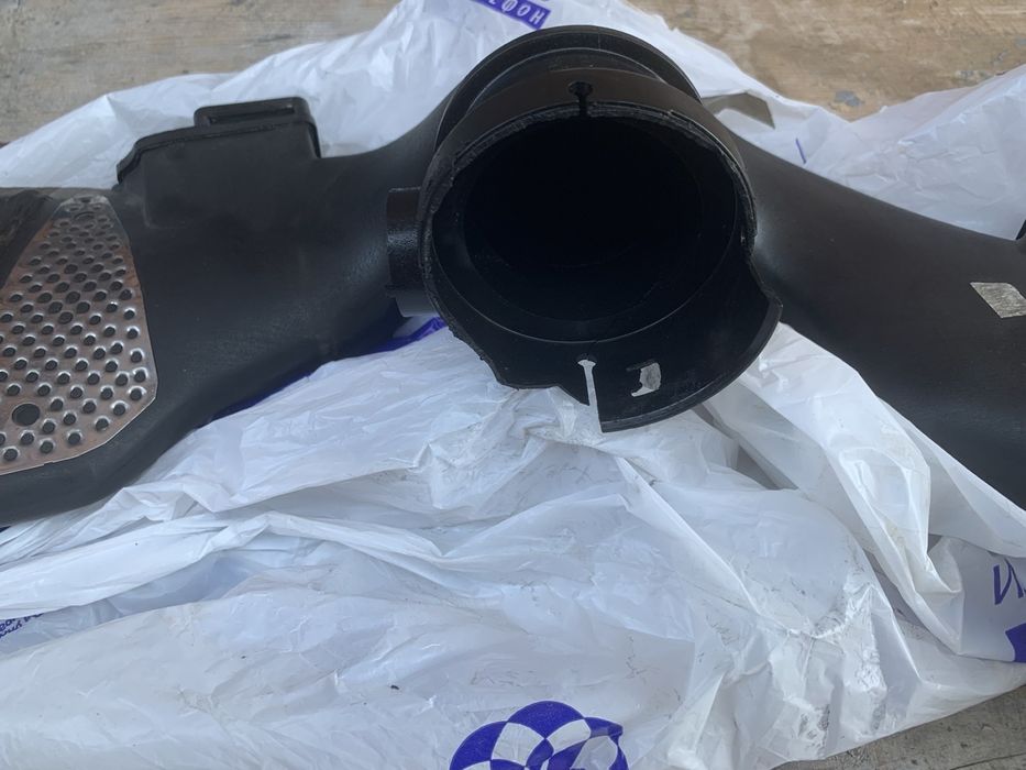 Продавам въздуховод / лястовица за 280/300/320CDI Mercedes