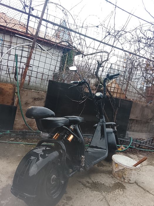 Vând scuter electric electric are ars controlarul și bordul in rest merge tot  îl vând urgent nu mai am ce face cu el