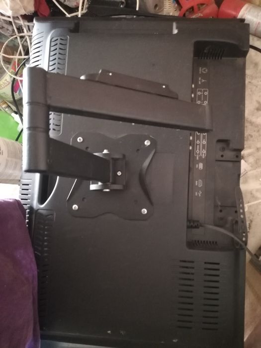Продам на запчасти  телевизор