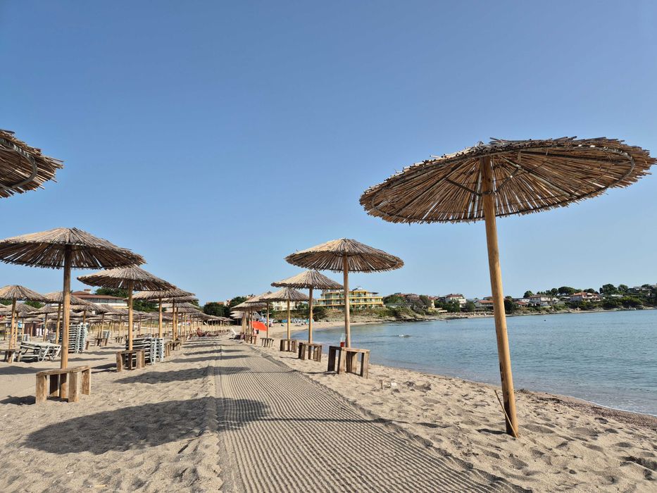 бунгало / каравана 30 метра от плажа , първа линия , Арапя