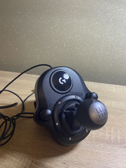 Volan gaming logitech g923 si schimbator de viteze