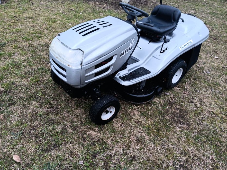 Tractoras de tuns iarba și gazon motor briggs stratton