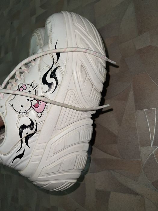 красовки хеллоу китти бершка ориг