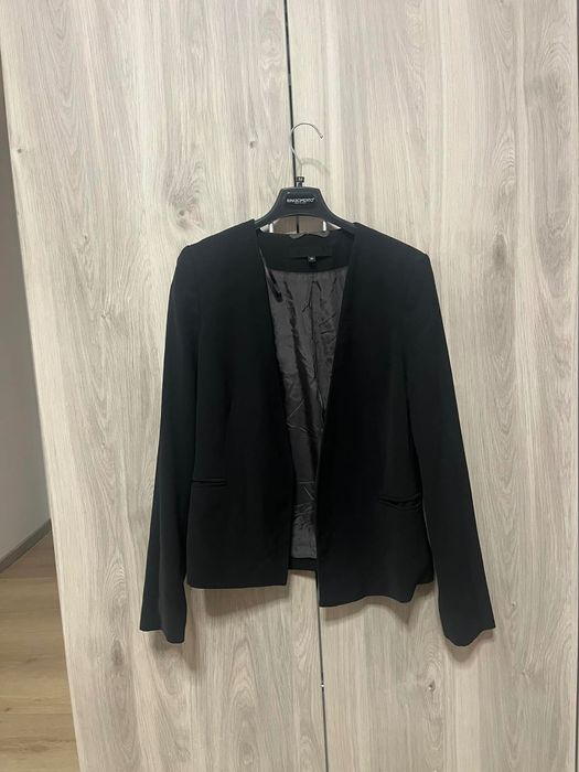 Дамско леко черно сако, р-р 36 EU (S)