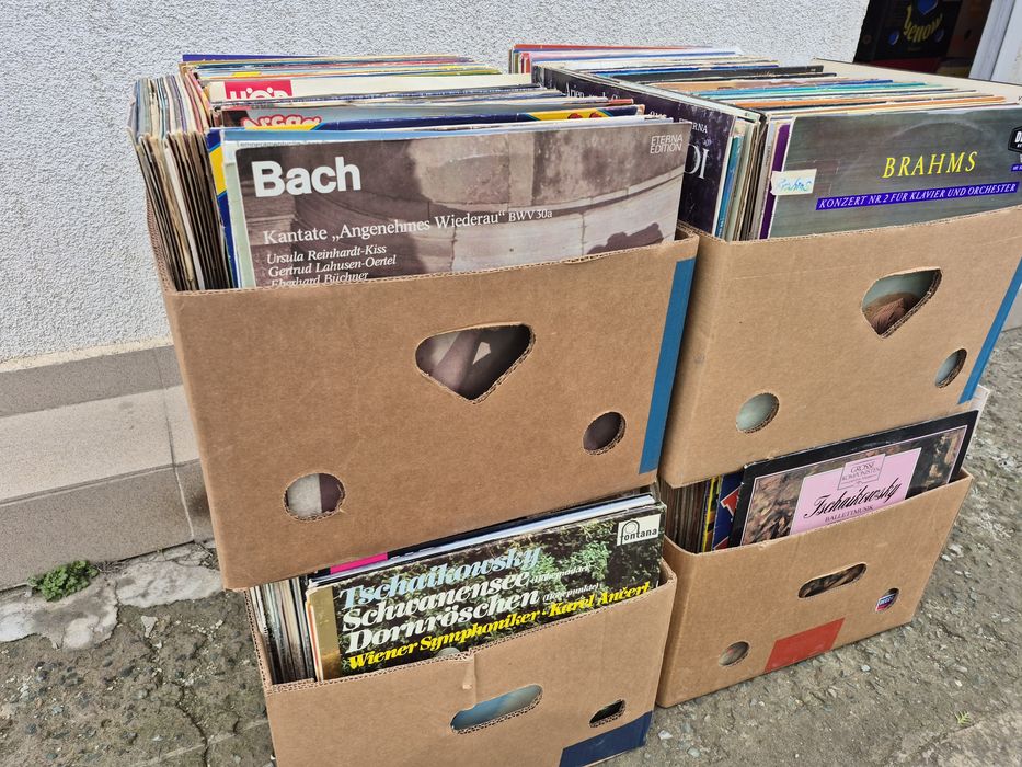 Vând lot  150 de discuri vinil cu muzică clasică mixtă pentru  pick-up