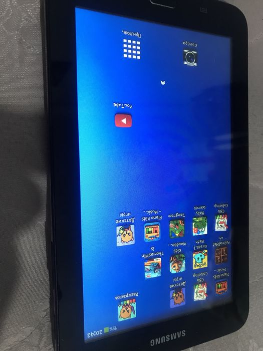 Коньки 37р 2000т в подарок клюшка