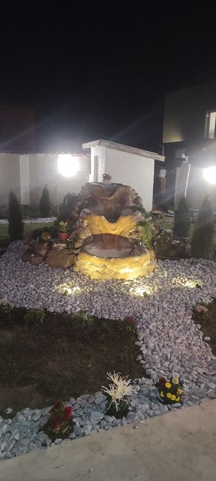 Шадравани, Фонтани, Езера