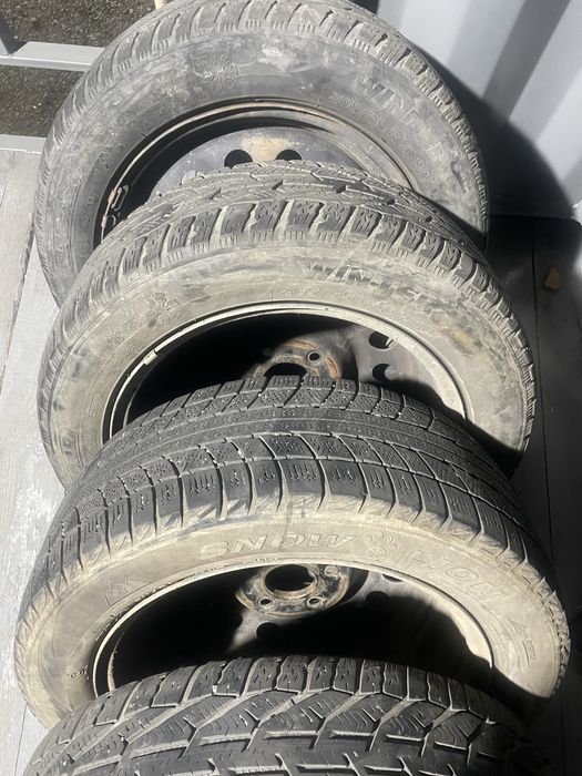 Продам шины зима (липучка)