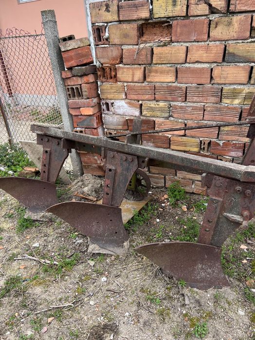 Плуг за трактор.