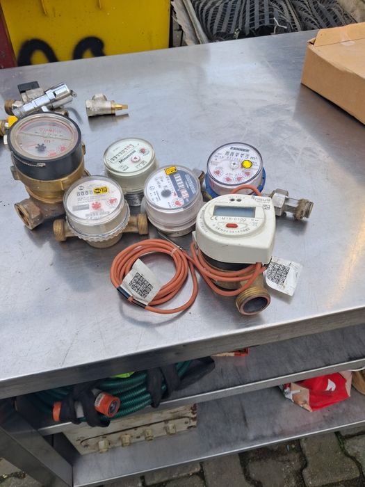 Vând ceasuri de apa