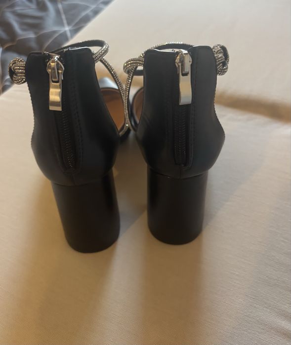 Елегантни обувки с дебел ток