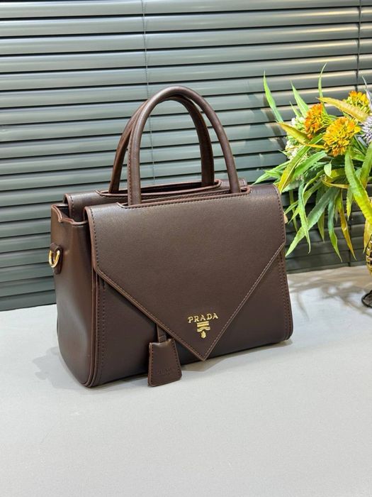 Geanta Prada noua !!! Dimensiuni 25/21 !!!