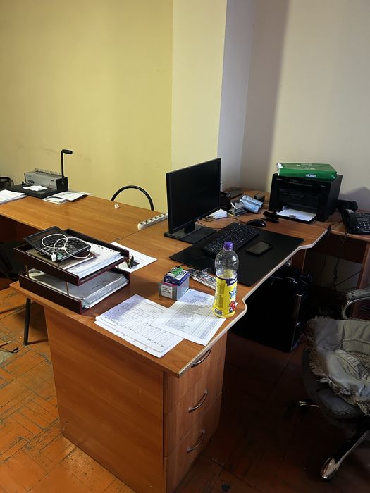 Продам офисные мебелы