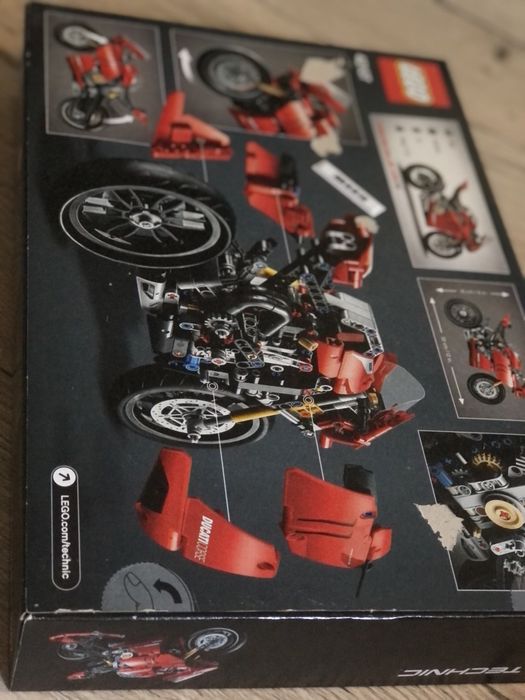 Lego technic Ducati Panigale V4 R