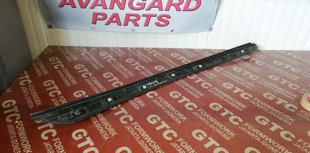 Лайстна на рамка на предно стъкло Citroen C4 Grand Picasso