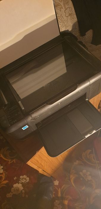 Продам цветной принтер HP.