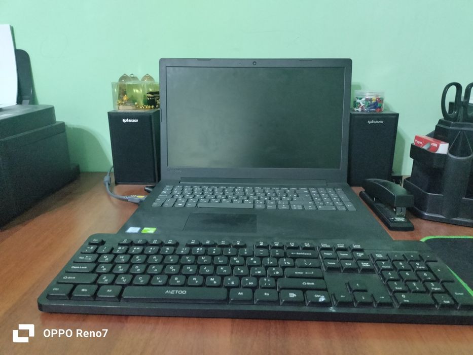 Ноутбук сотилади