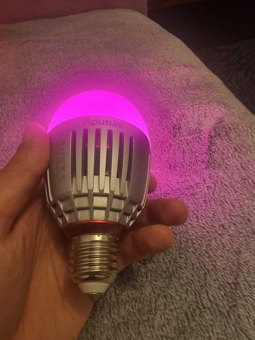 Aputure Accent B7c RGBWW Light Bulb