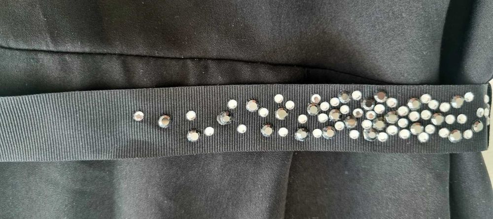 Черна Рокля Motivi