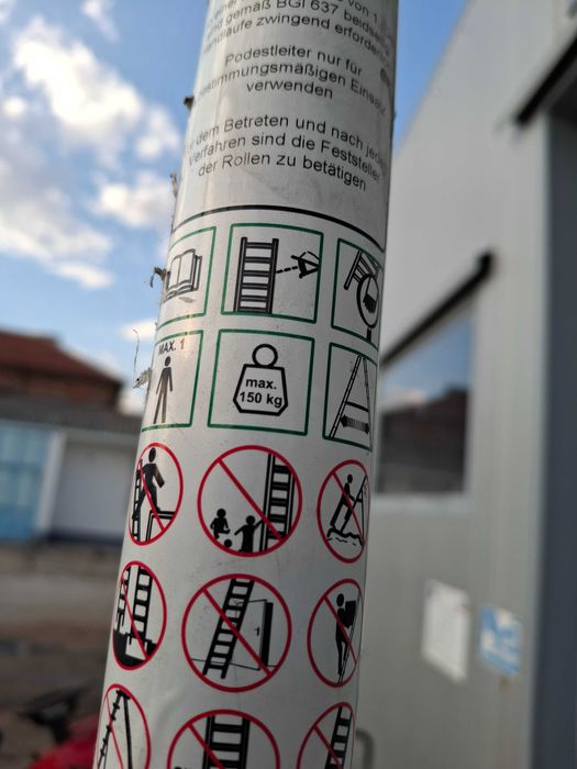 Алуминиева стълба с платформа и колела KRAUSE 1x7