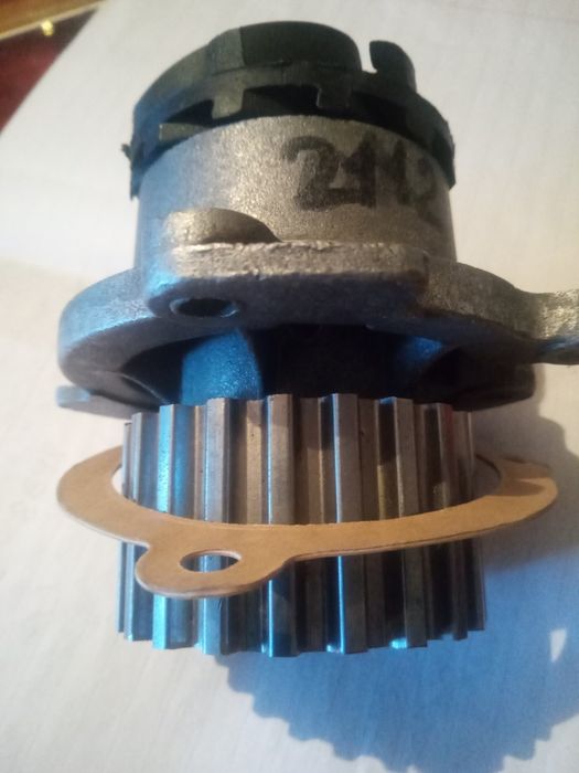 Насос водяной (помпа) на Калину.