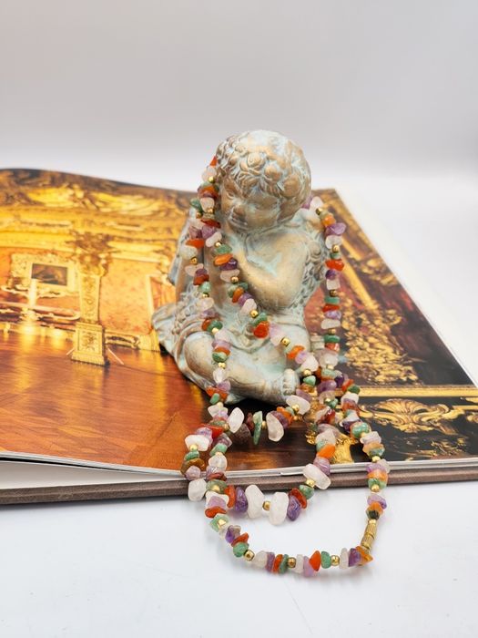 Винтидж дълго колие с полускъпоценни камъни