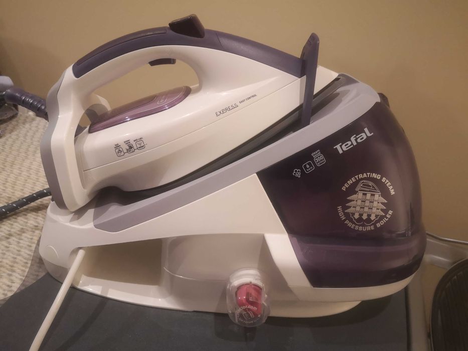 Statie calcat cu boiler cu incalzire rapida Tefal GV7556 Express Easy