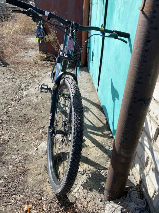 Giant Talon 3 2021
Пружинно маслянная вилка Santour 
Покрышки maxxis i