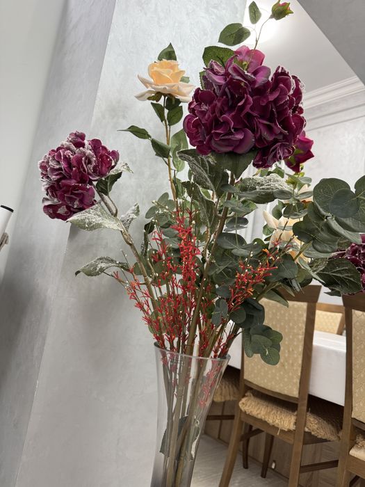 Продам вазу с цветами