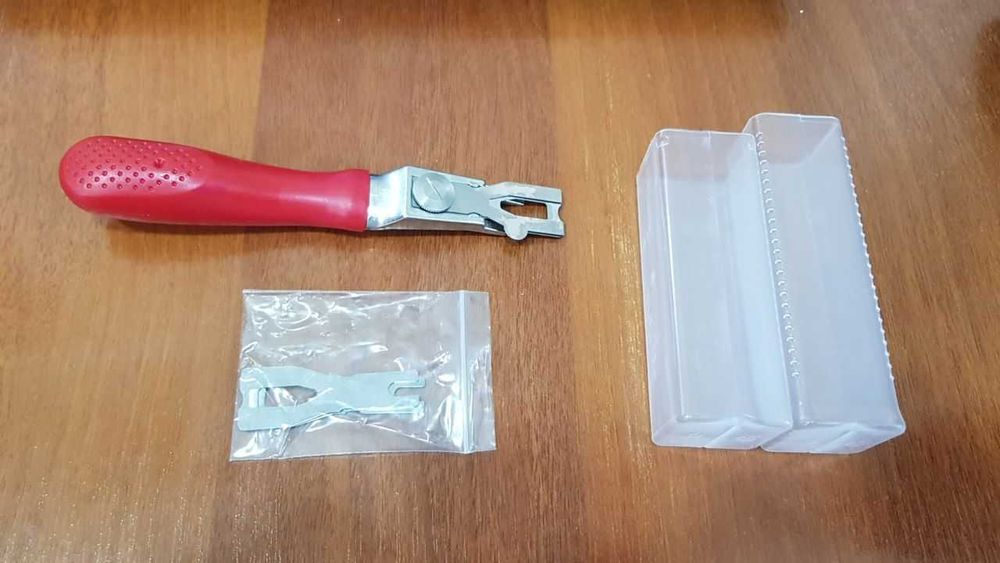 Нож для нарезки швов линолеума и релина с запасными лезвиями - 5 штук