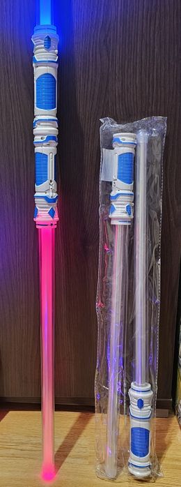 Sabie luminoasă dublă