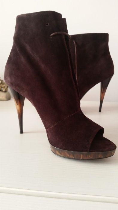 Botine Burberry 37.5 (nepurtate; in cutie)