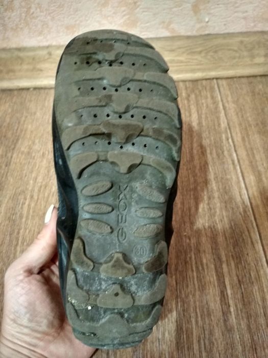 Продам ботинки кроссовки geox 30 размер