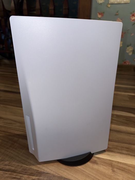 Продаю Playstation 5 (PS5)