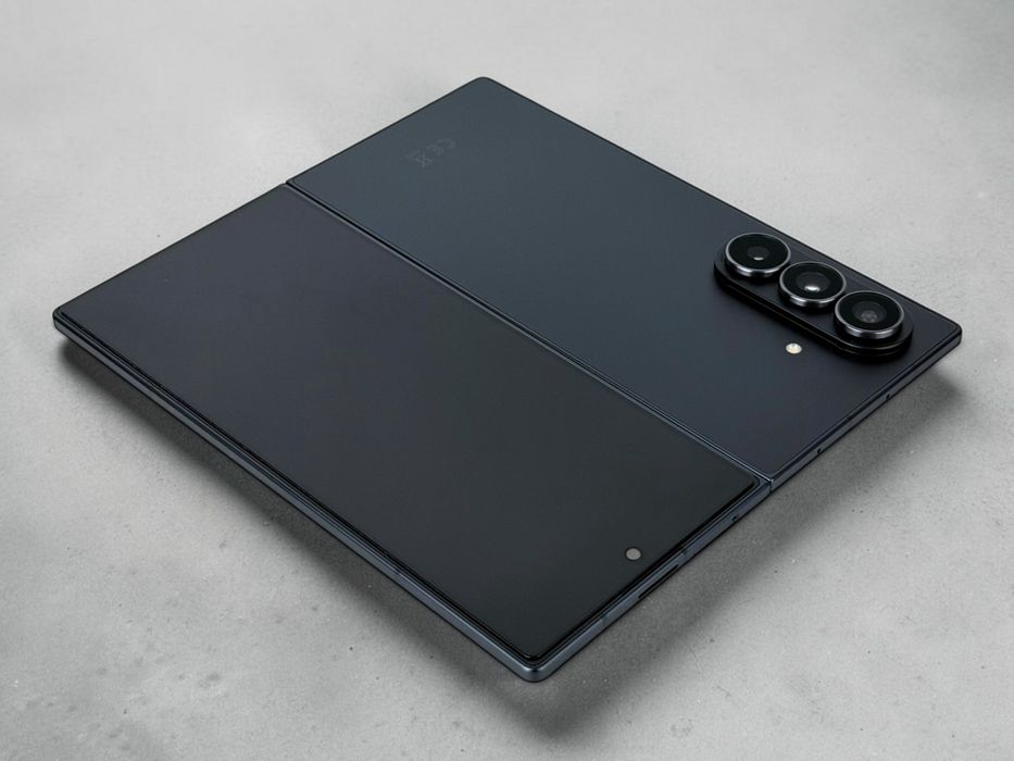 КАТО НОВ! Samsung Galaxy Z Fold 7 5G 256GB Black 45 Заряда! Гаранция!