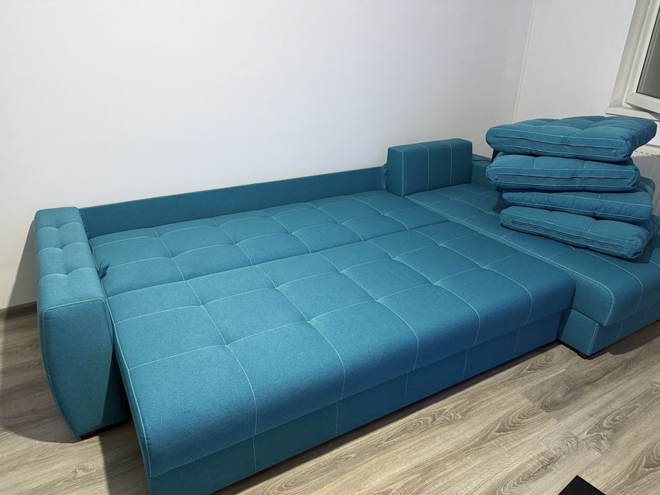 Canapea turcoaz impecabila