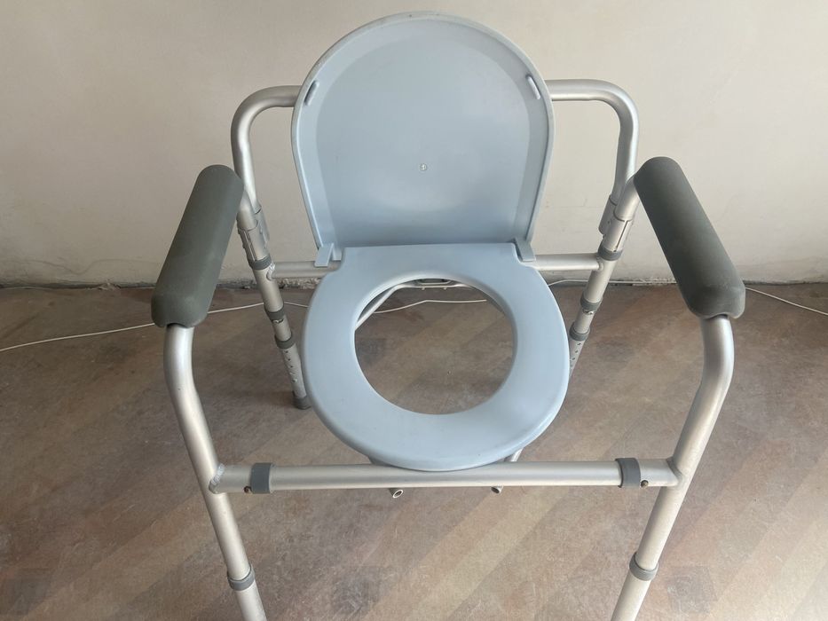 Тоалетен стол и проходилка