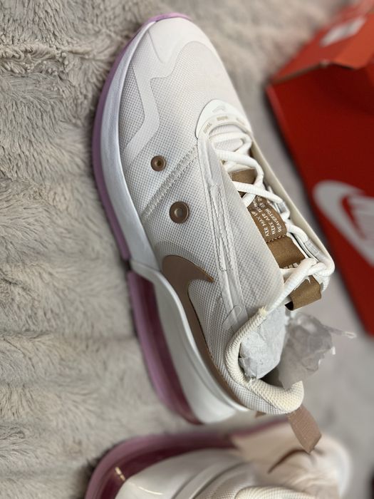 Vand adidasi Nike air