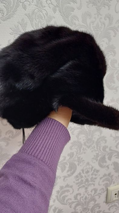 Норковая шапка с козырьком