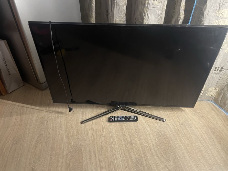 Телевизор Samsung +  PlayStation 4 + 5 игр